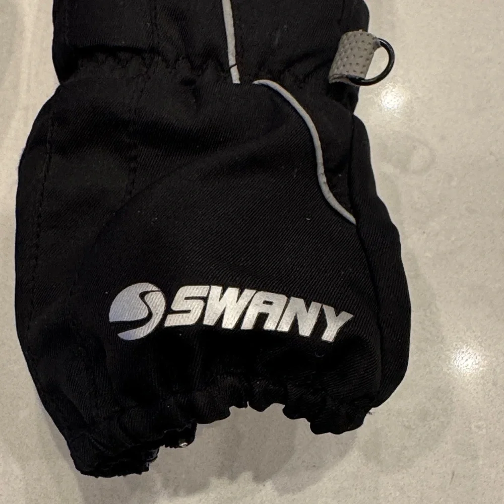 SWANY Black and Gray Kids Mittens